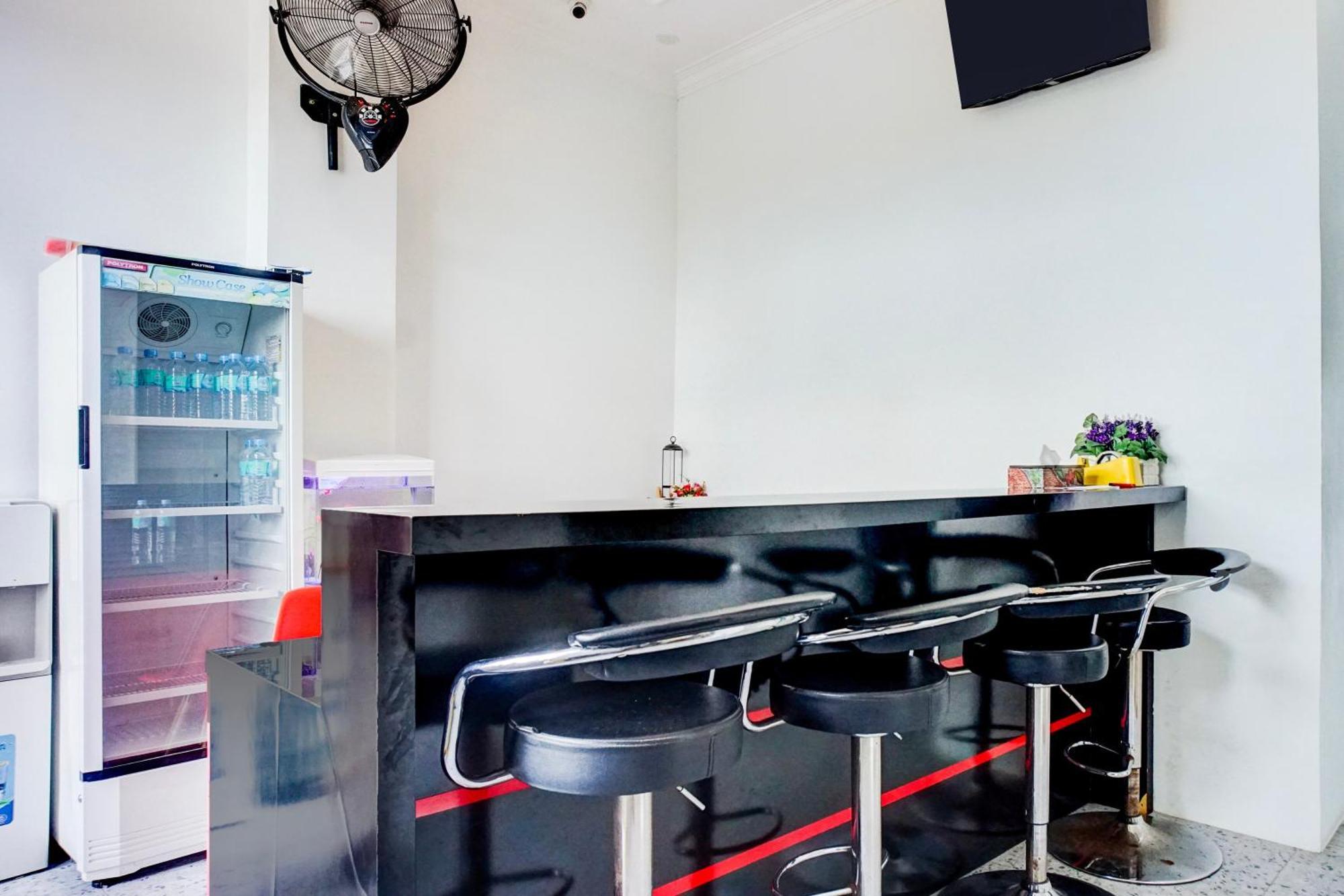 Capital O 94254 Dental Inn باندا أسيه المظهر الخارجي الصورة