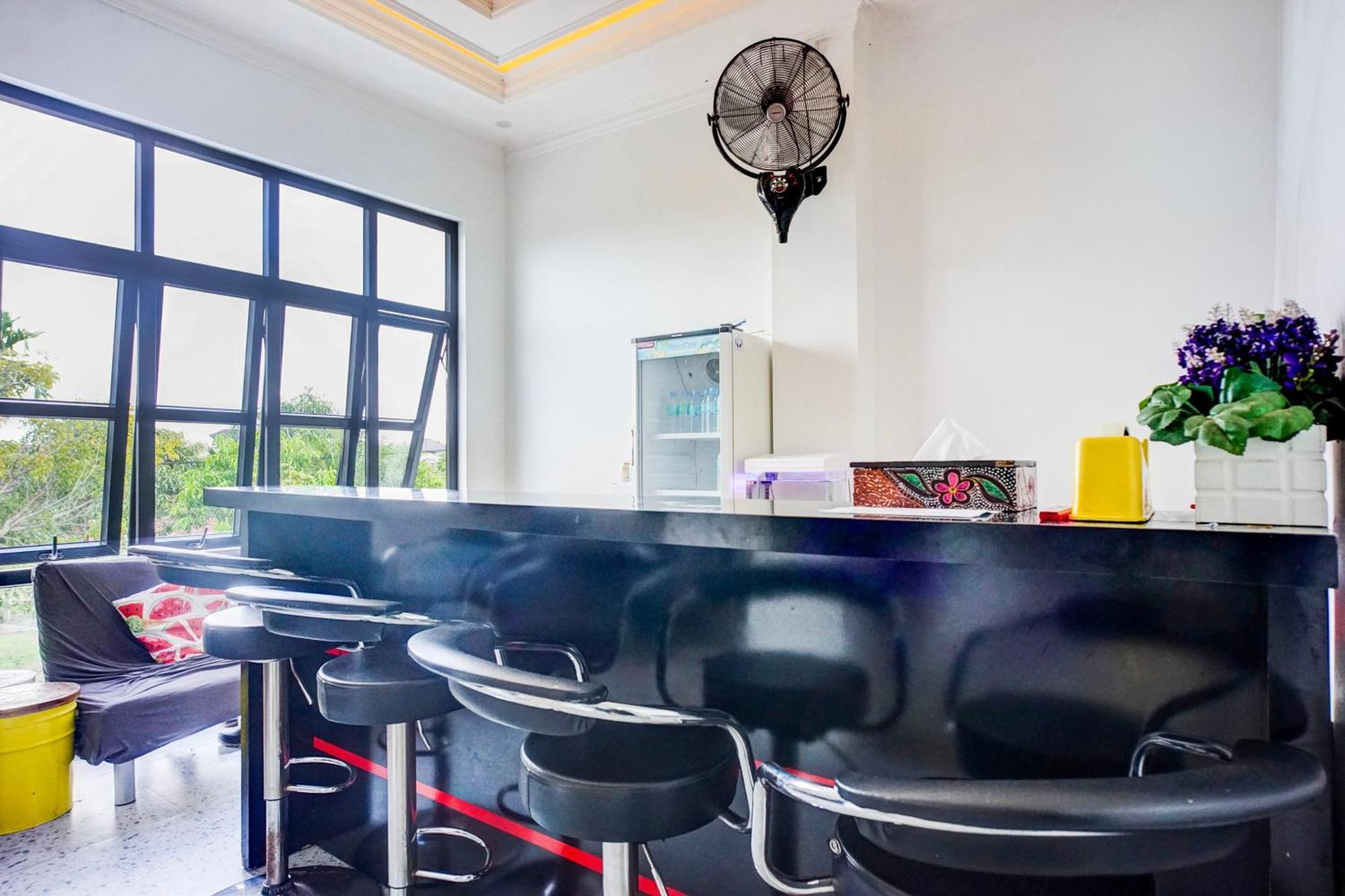 Capital O 94254 Dental Inn باندا أسيه المظهر الخارجي الصورة
