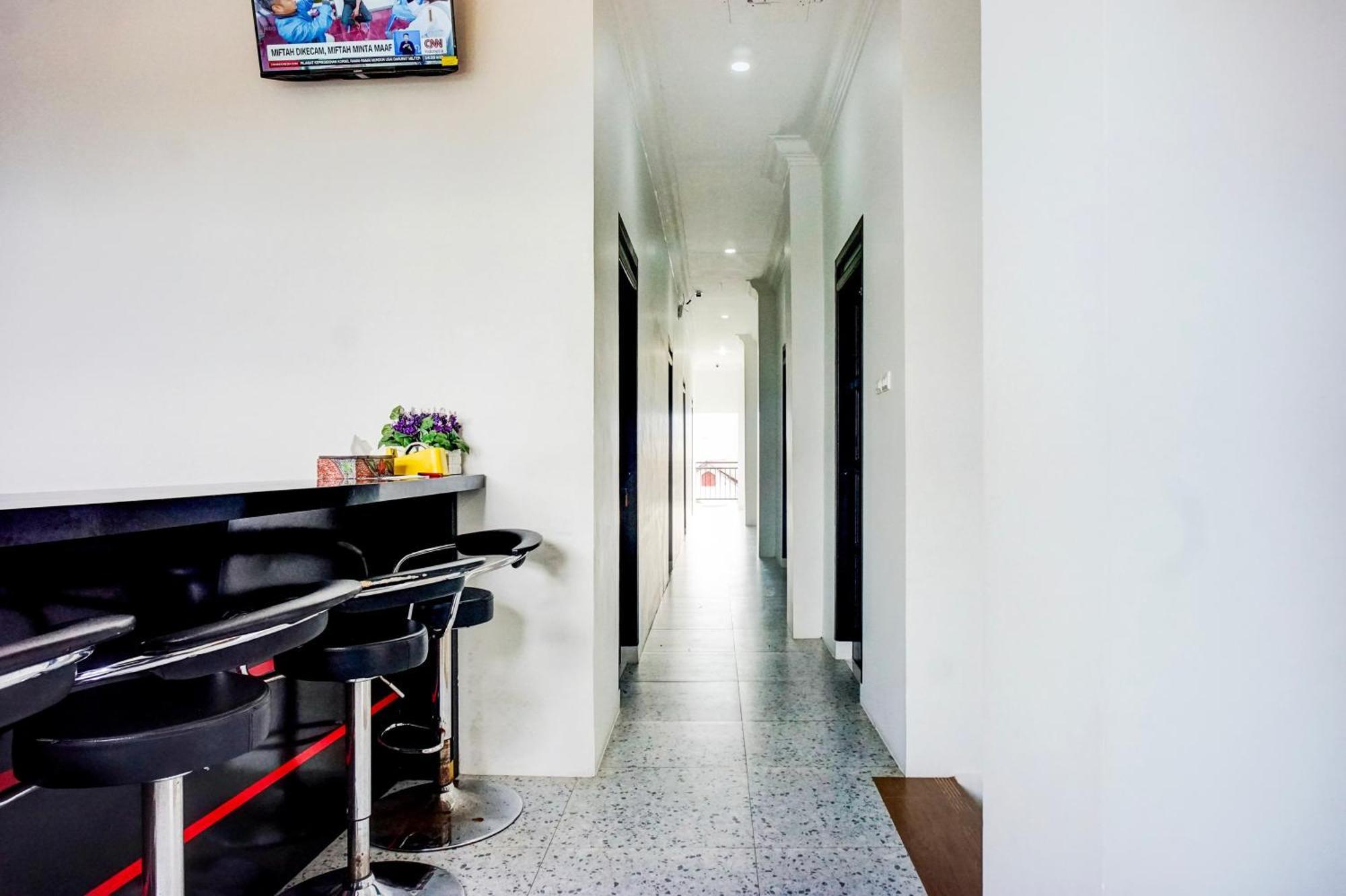 Capital O 94254 Dental Inn باندا أسيه المظهر الخارجي الصورة