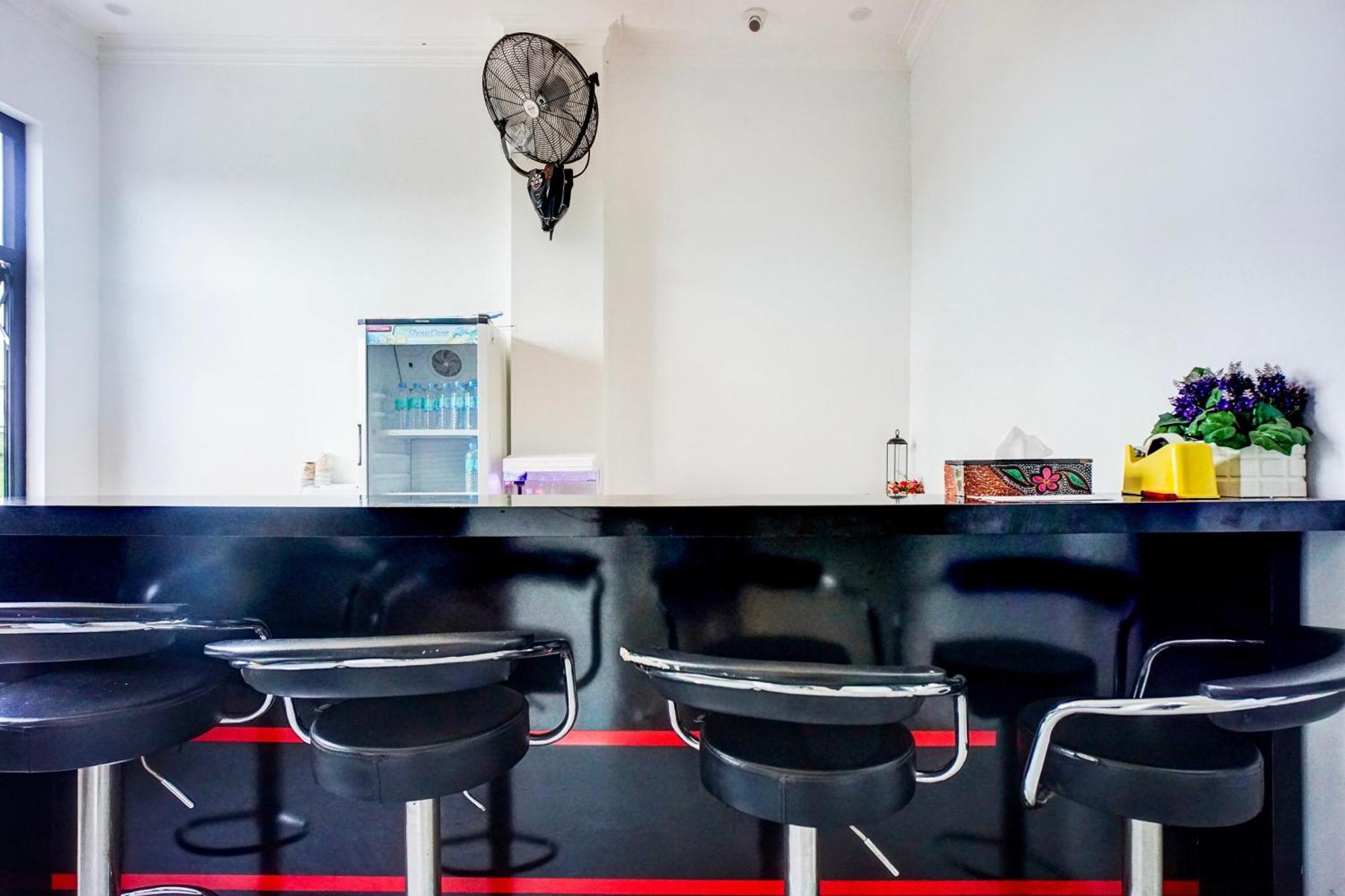Capital O 94254 Dental Inn باندا أسيه المظهر الخارجي الصورة